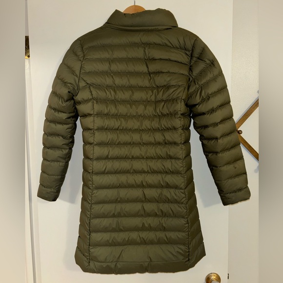 Patagonia Women's Green Puffer Jacket - Picture 2 of 6